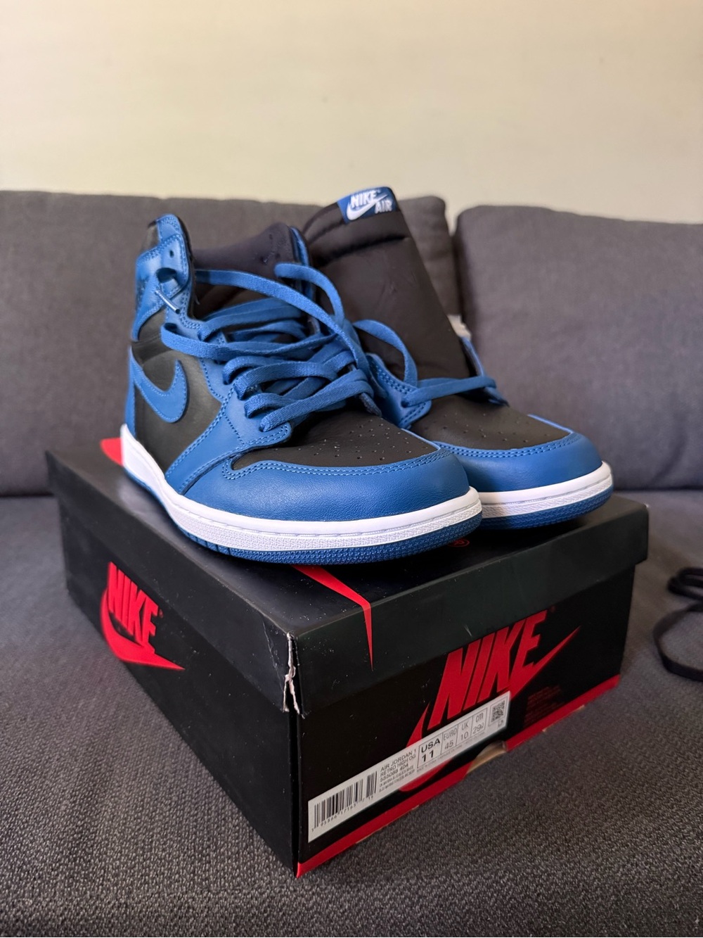 Air Jordan one dark marina